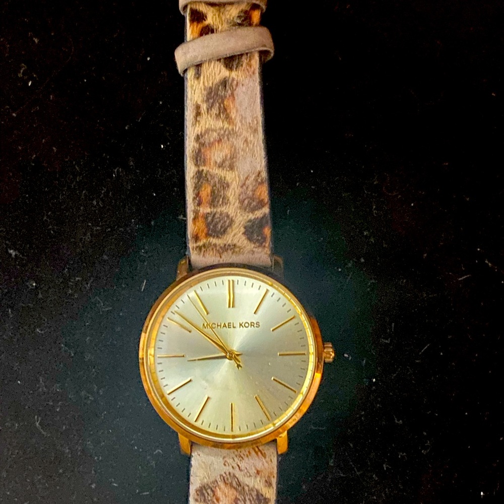 The face of this watch is in great condition. It’s so pretty!